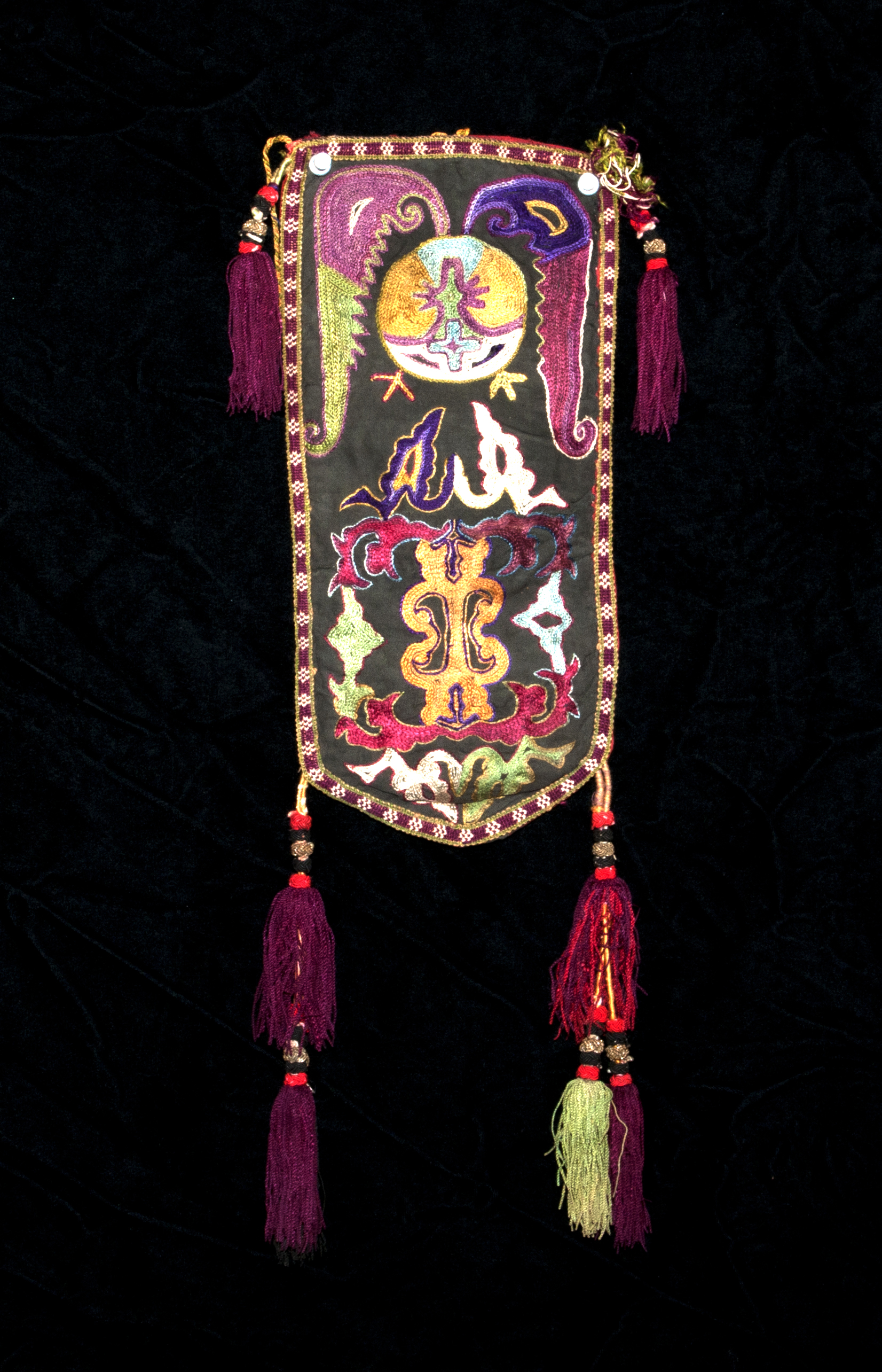 A late 19th early 20th century Lakai scissor pouch.